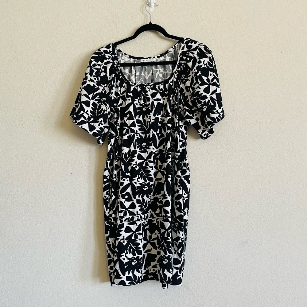 Free Assembly woman's mini Dress size S sophisticated modern chic with pockets